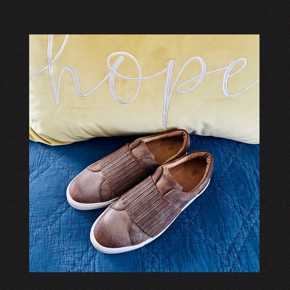 🍄SOLD🍄 Frye Ivy Gore Slip On’s NWOB - Picture 1 of 5